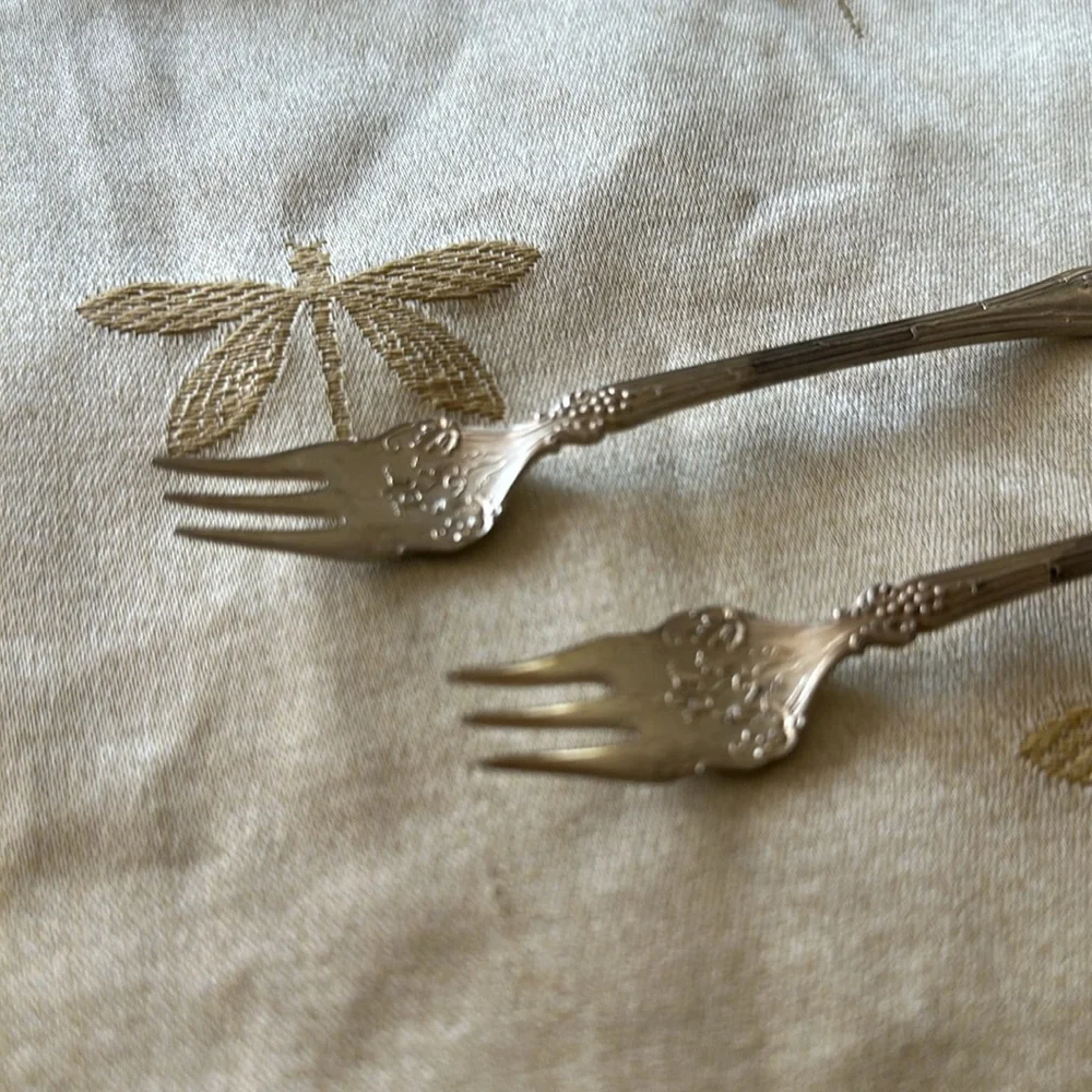 Pair of 2 1847 Rogers Bros. AI Silver Grape Pattern Cocktail / Oyster Forks.